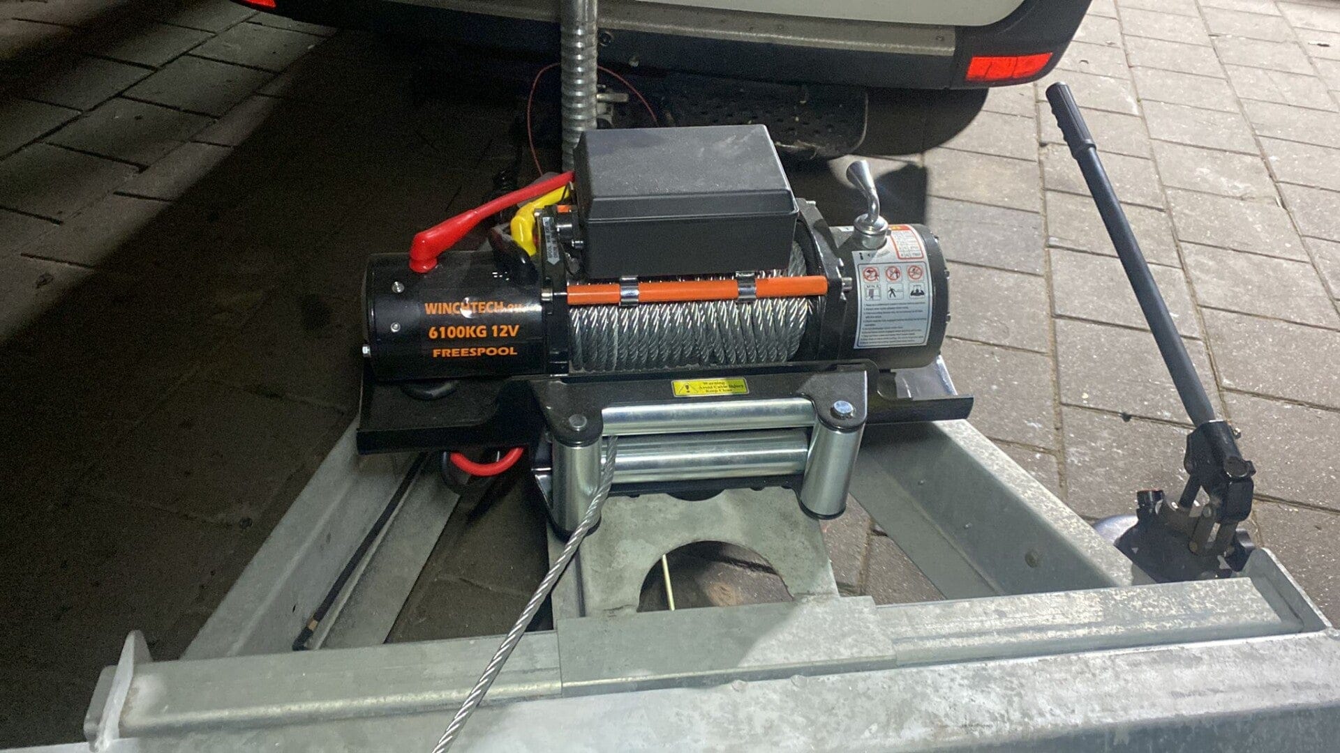 winch 6100 mounted BLlaekTb